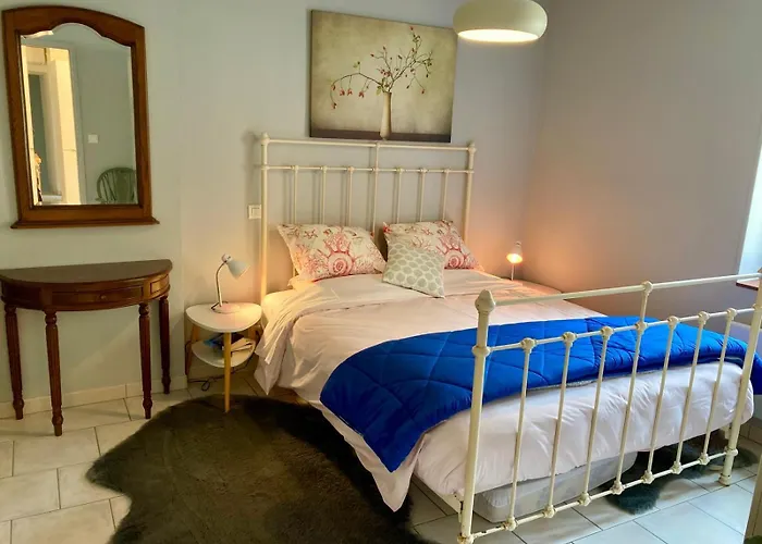 3 Star Surdespine Historic 4 Chateaux Lastours Air Conditioned