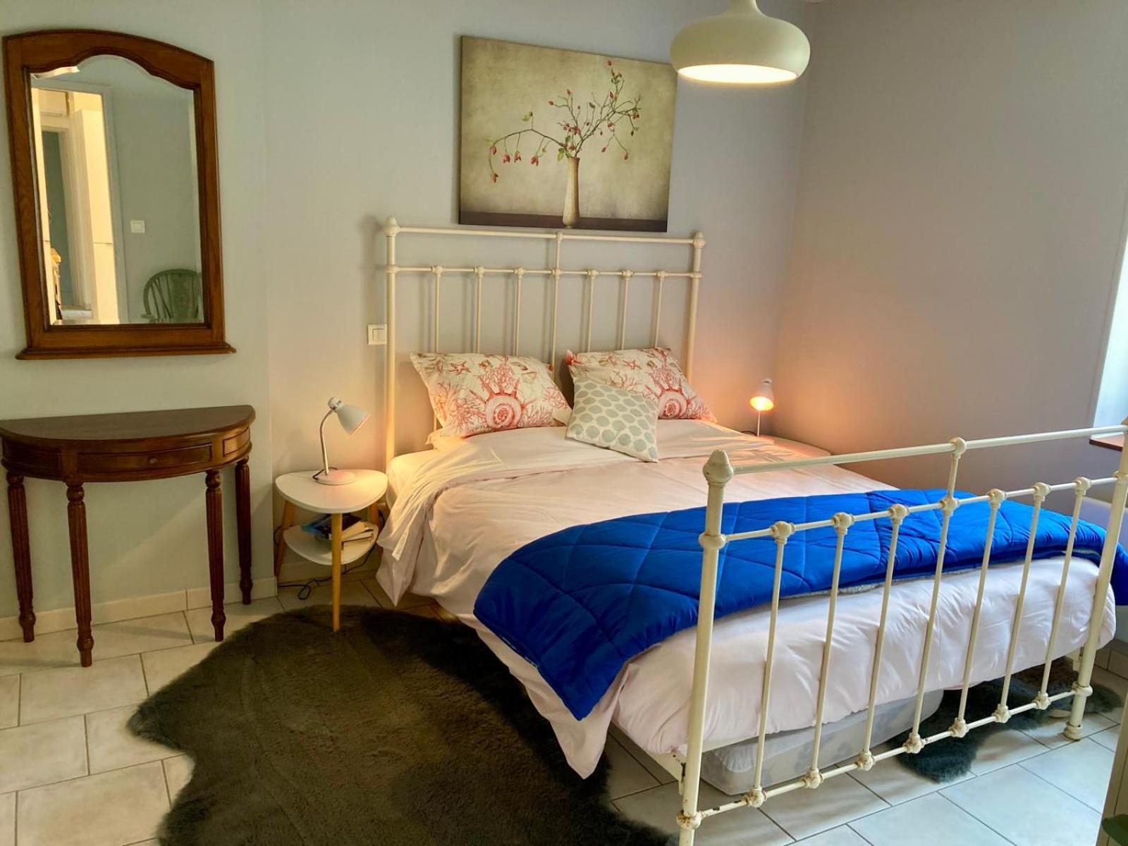 3 Star Surdespine Historic 4 Chateaux Air Conditioned *